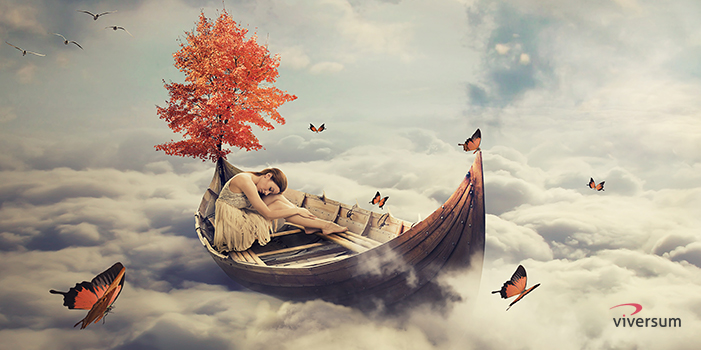 Frau beim luziden Träumen